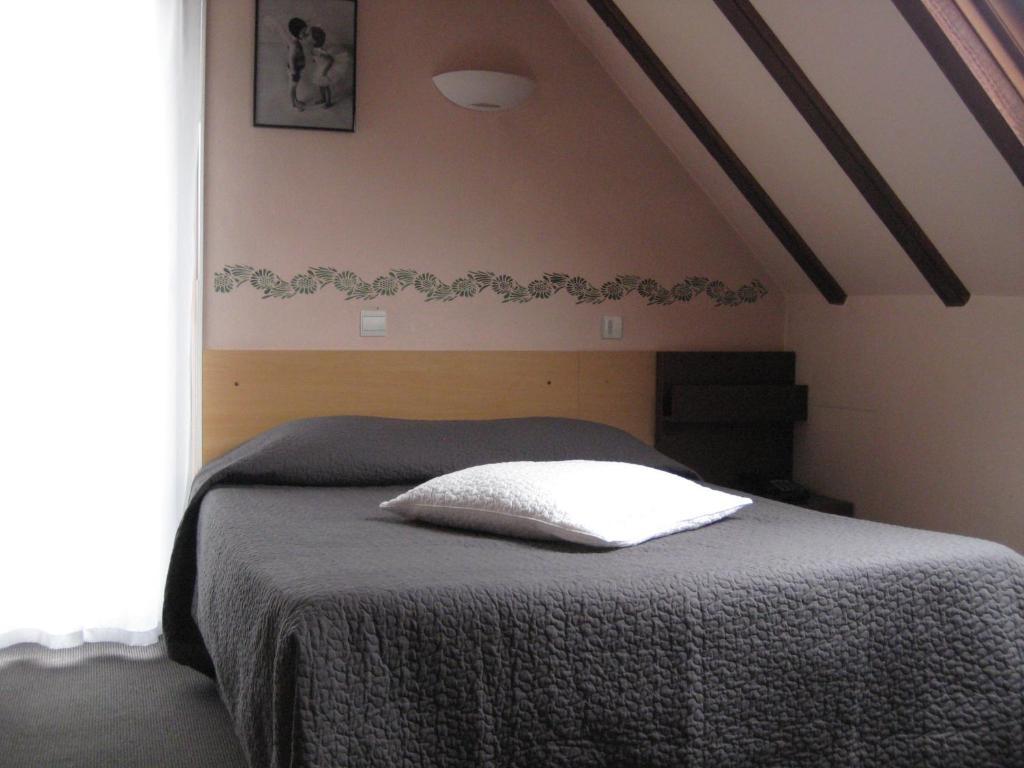 Hotel Le Domino Illkirch-Graffenstaden Kamer foto